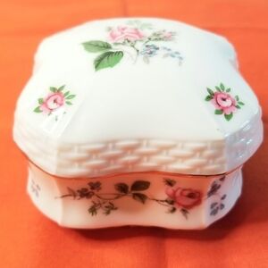 Heritage House Collector Edition Fine Porcelain Floral Square Music Box Trinket